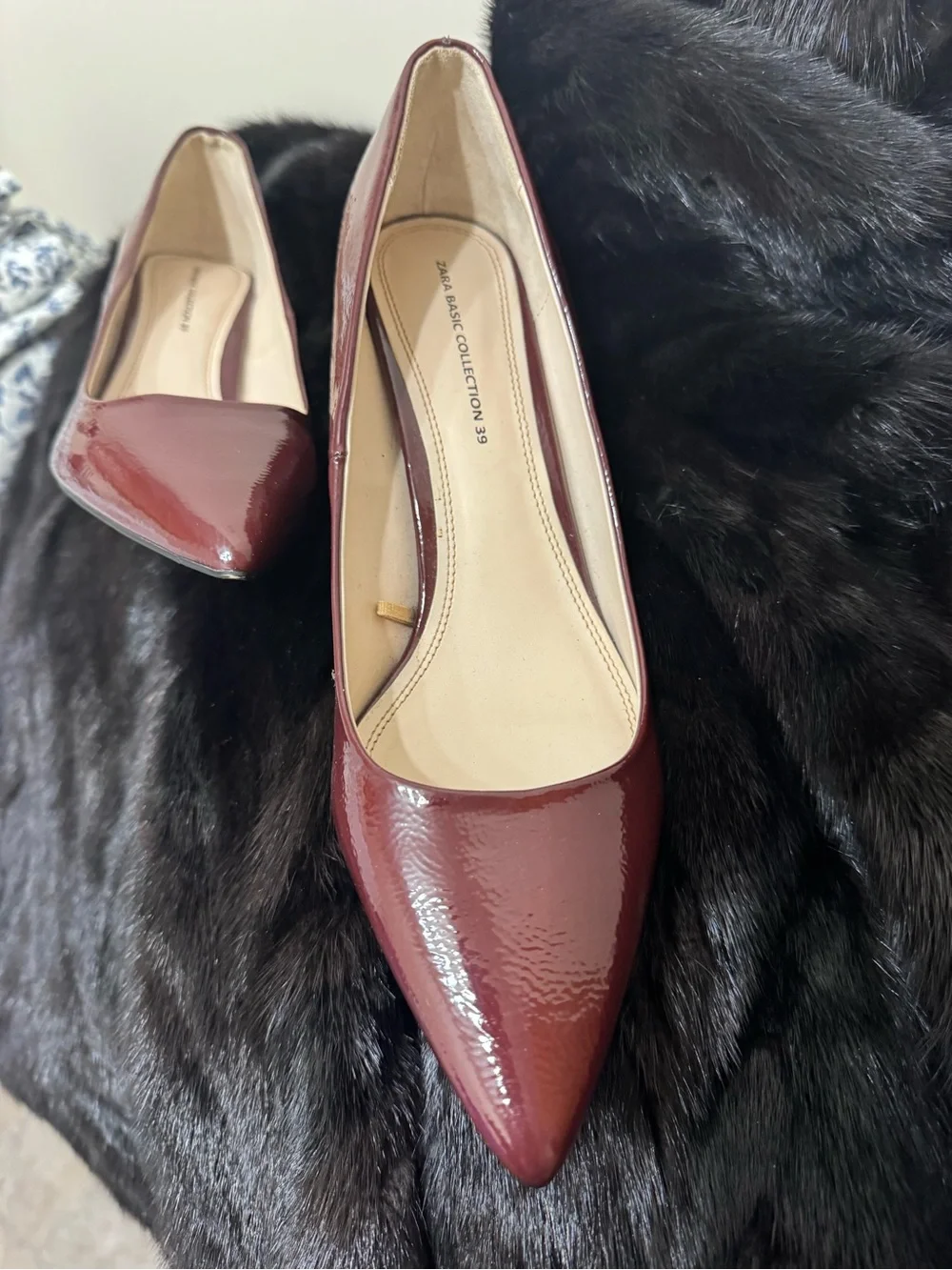 Women's Patent Block Heel Pumps in Burgundy - Picture 2 of 6